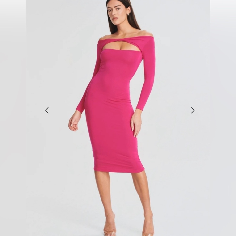 SER.O.YA Irene Hot Pink Long Sleeve Twist Detail MIDI Dress Size Medium ✨